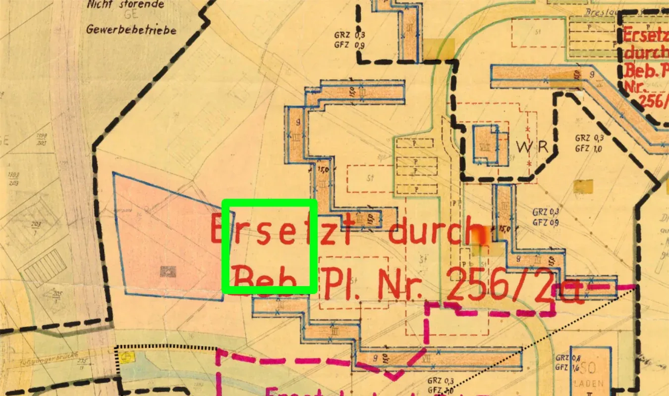 Kartenausschnitt eines Bebauungsplans mit farbigen Linien und Markierungen; gut lesbarer Text: „Ersetzt durch Beb. Pl. Nr. 256/2“ (rot, mittig hervorgehoben) sowie unten erneut „Ersetzt durch Beb. Pl. 256/4“ (magenta). Weitere lesbare Beschriftungen sind „WR“, „GRZ 0,3 GFZ 1,0“, „GRZ 0,3 GFZ 0,9“, „GRZ 0,4 GFZ 1,0“ und „SO LADEN I“.
